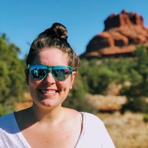 Meet your Posher, Chloe